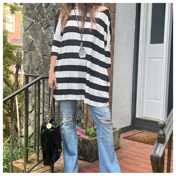 02 Oversized Striped Tunic Top with Side Pockets - Picture 2 of 9